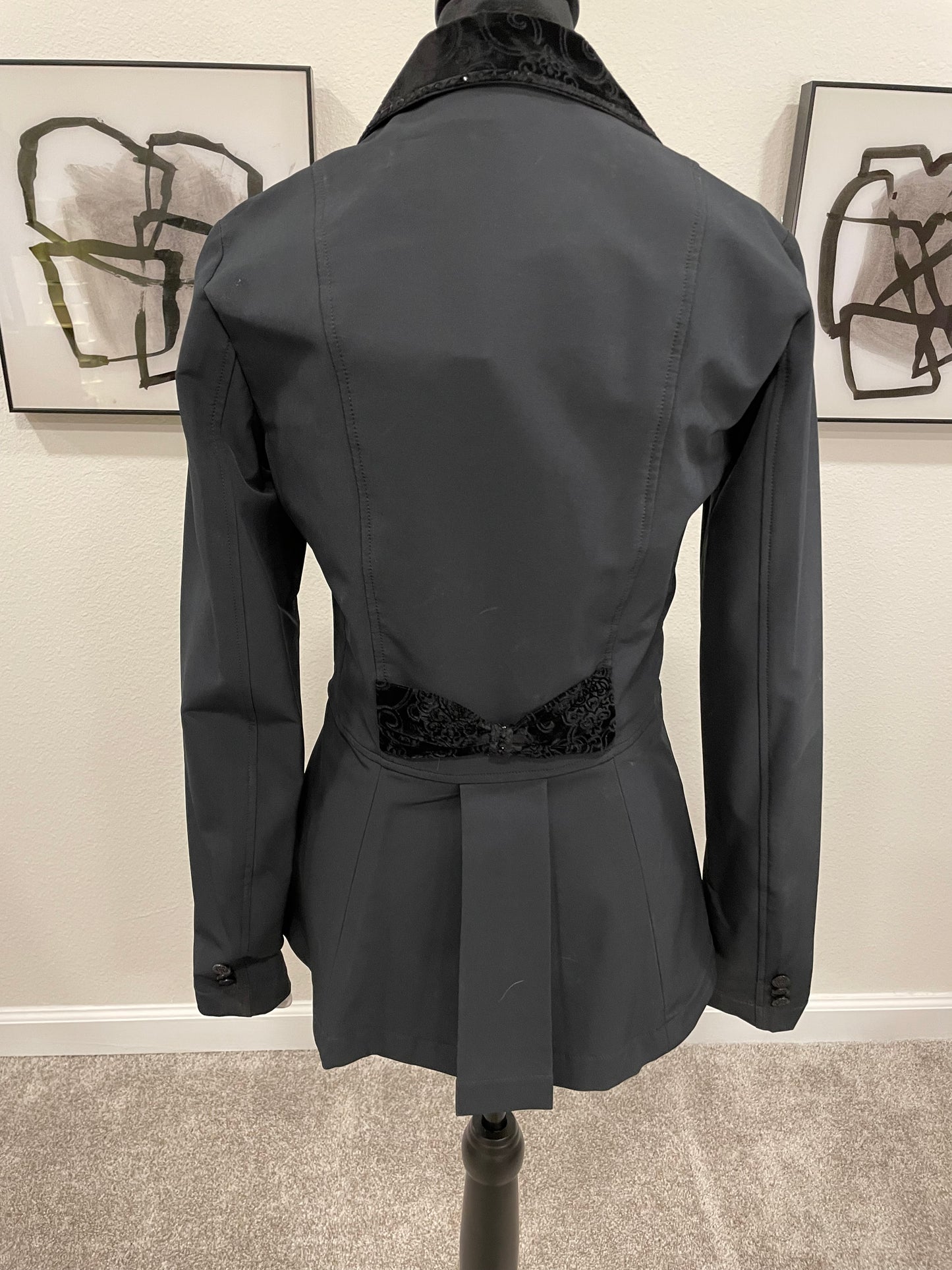 QHP Delhia Competition Jacket - Short Tails