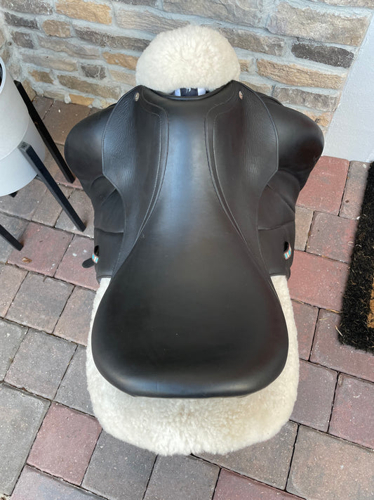 2016 18” Voltaire Adelaide Dressage Saddle