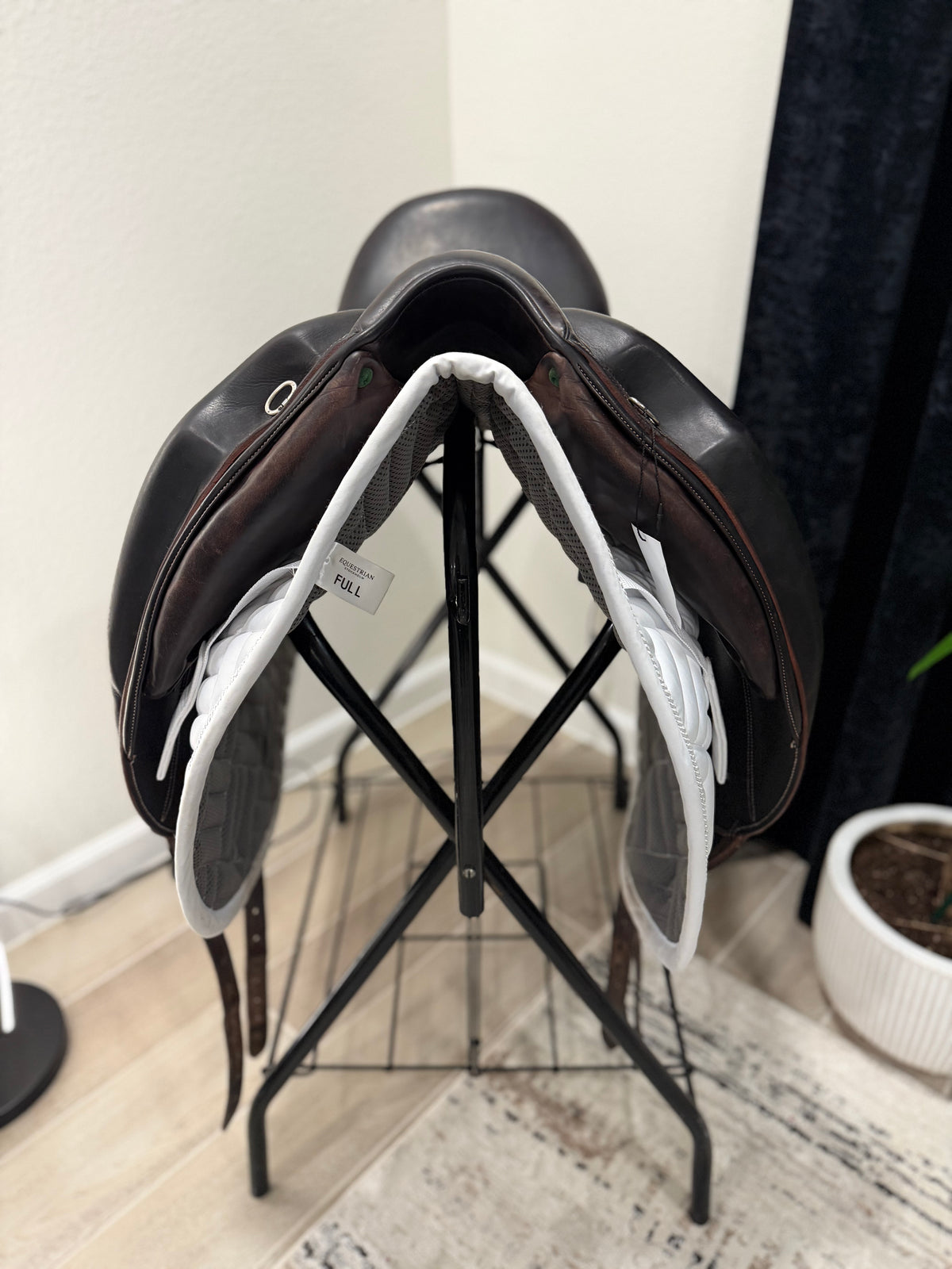 2014 17.5” Devoucoux Mendia Dressage Saddle - Normal Tree - Brown
