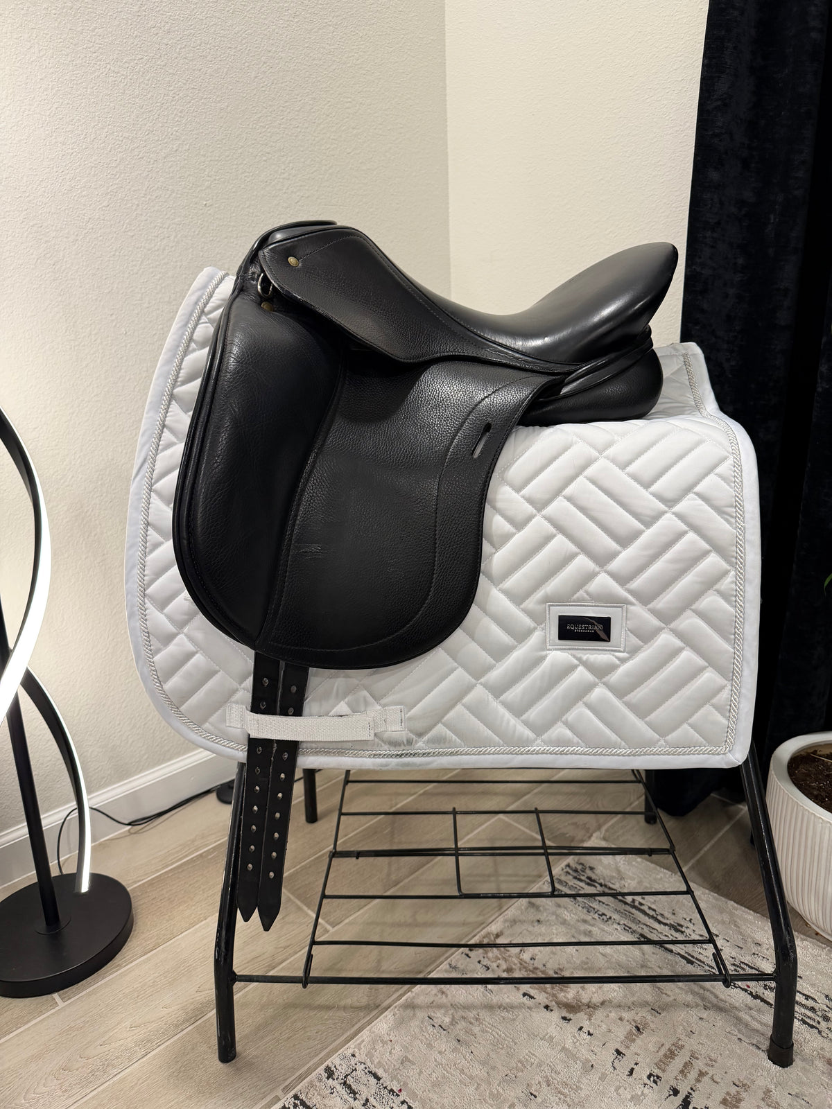 2007 17” Schleese Liberty Dressage Saddle - Medium Wide Tree
