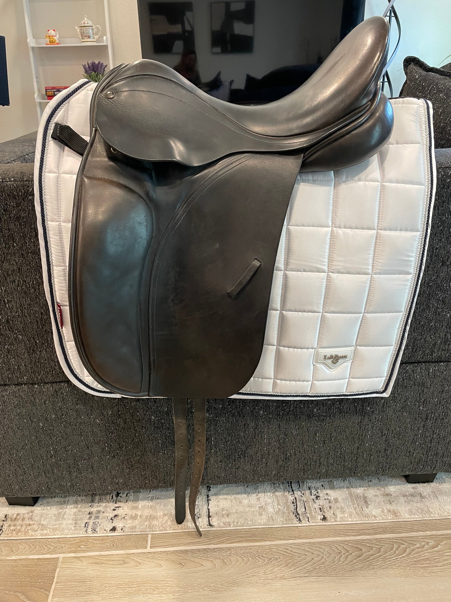 2005 County Competitor 17” Dressage Saddle - Medium Tree