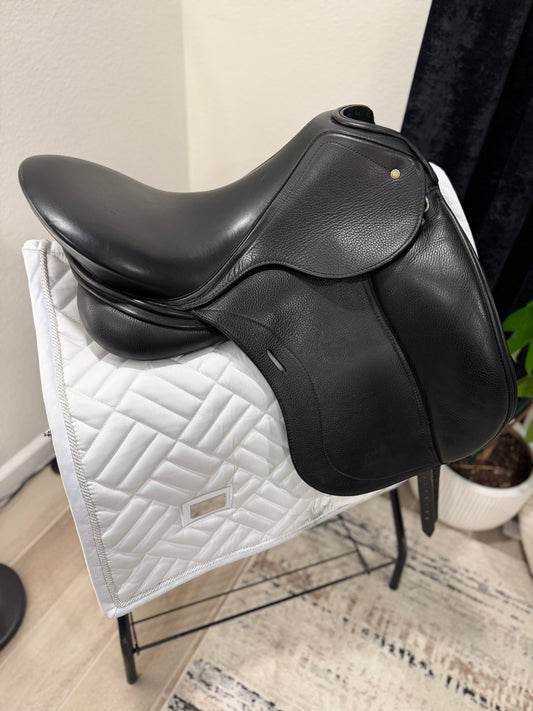 2007 17” Schleese Liberty Dressage Saddle - Medium Wide Tree