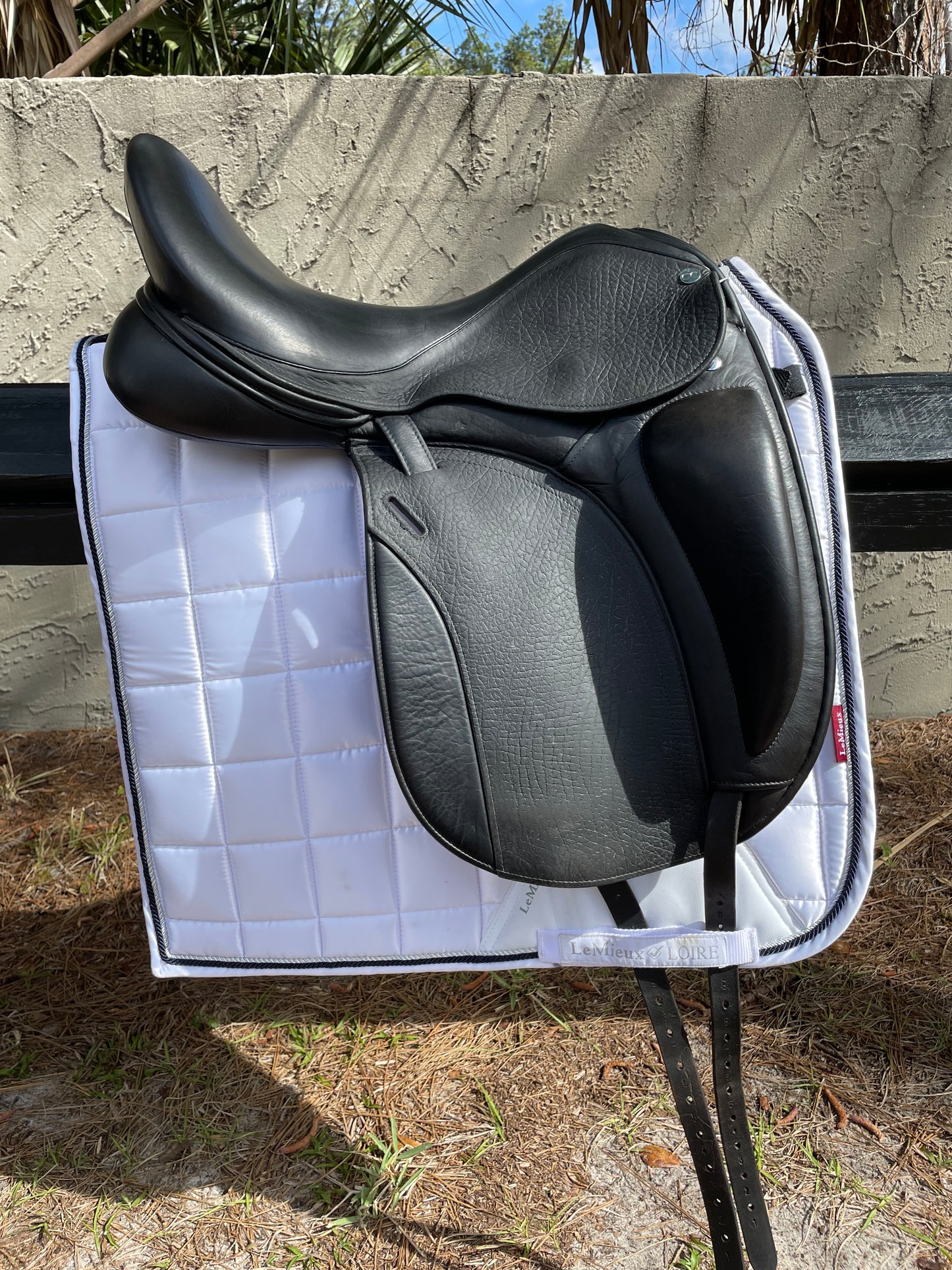 Takt 18” Dressage Saddle - Medium Wide/Wide Tree