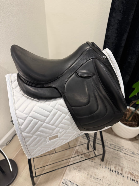 18-18.5” Devoucoux Makila Harmonie Black Dressage Saddle