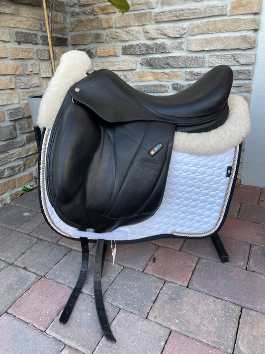2016 18” Voltaire Adelaide Dressage Saddle