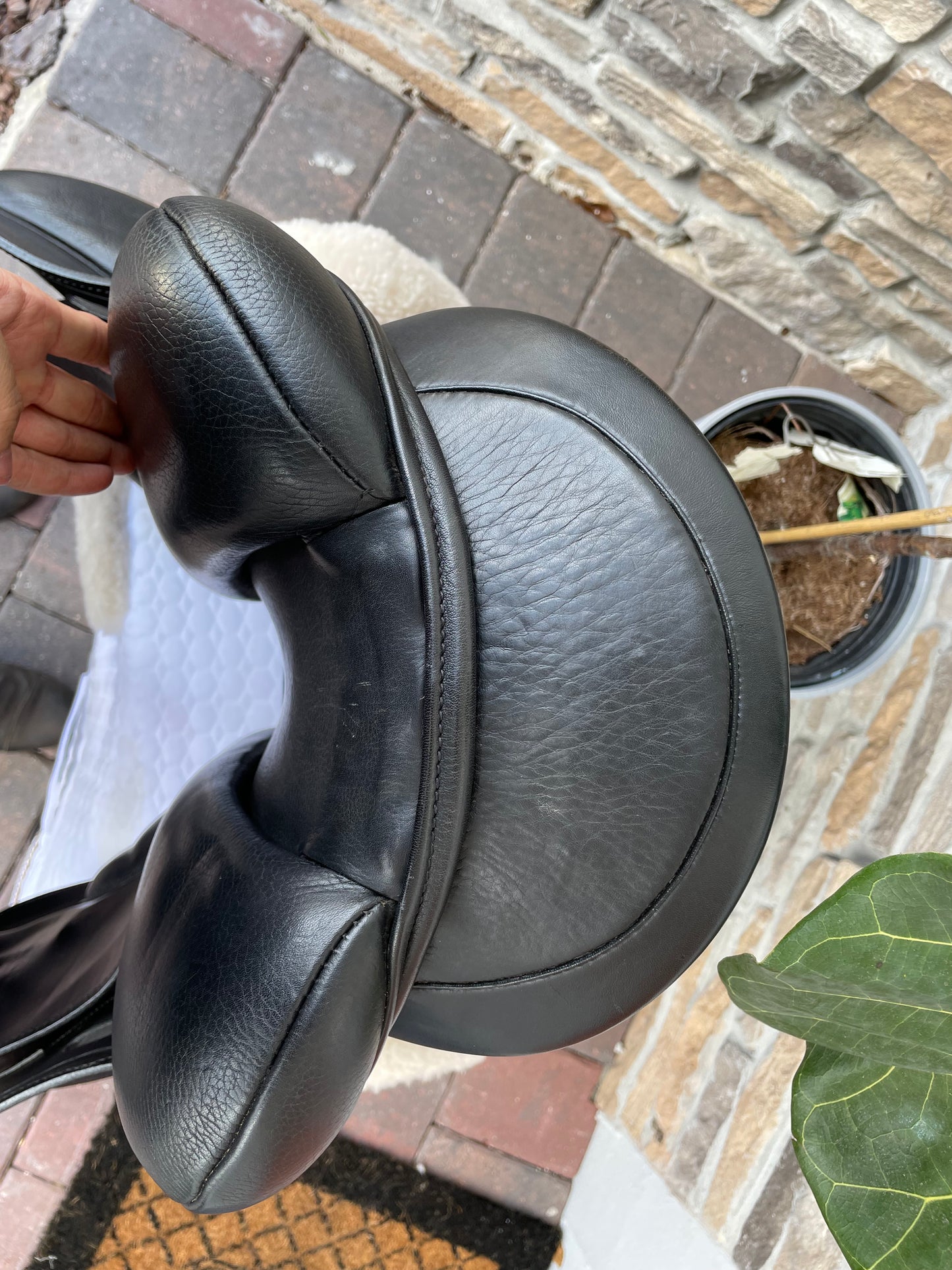 2007 17” Schleese Liberty Dressage Saddle - Medium Wide Tree