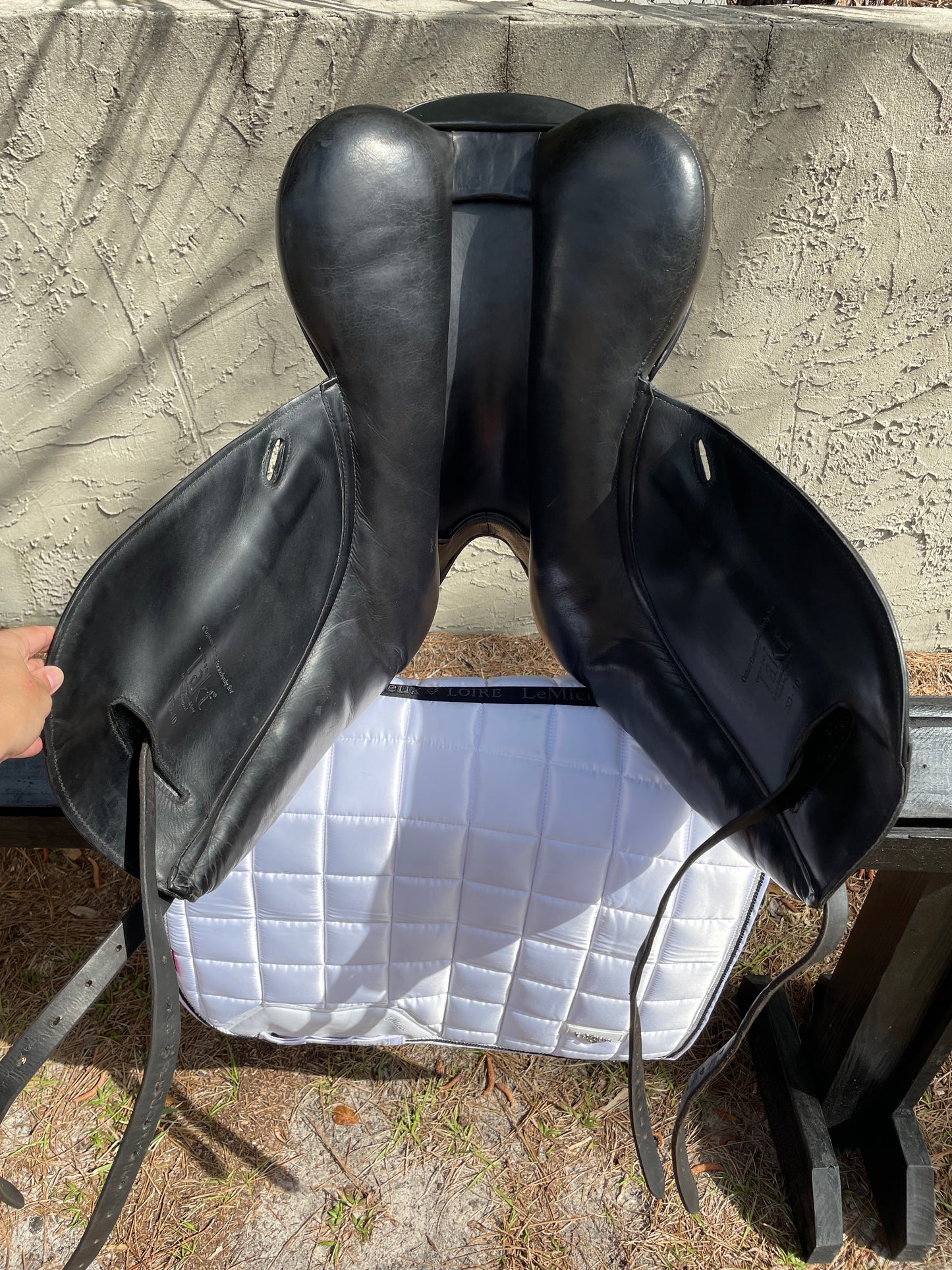 Takt 18” Dressage Saddle - Medium Wide/Wide Tree