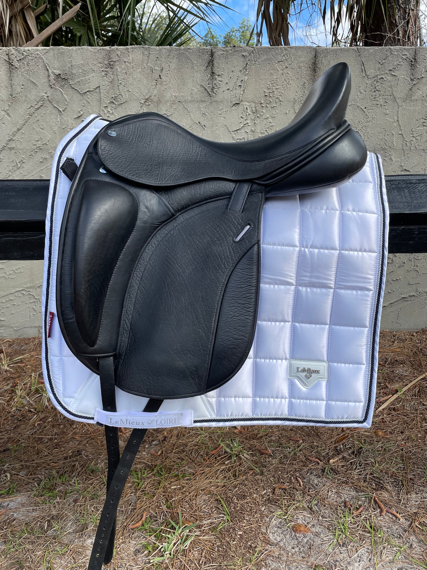 Takt 18” Dressage Saddle - Medium Wide/Wide Tree