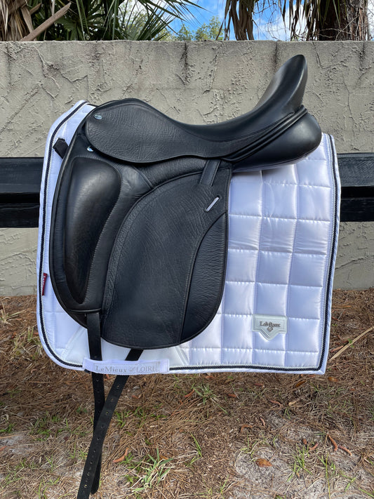 Takt 18” Dressage Saddle - Medium Wide/Wide Tree