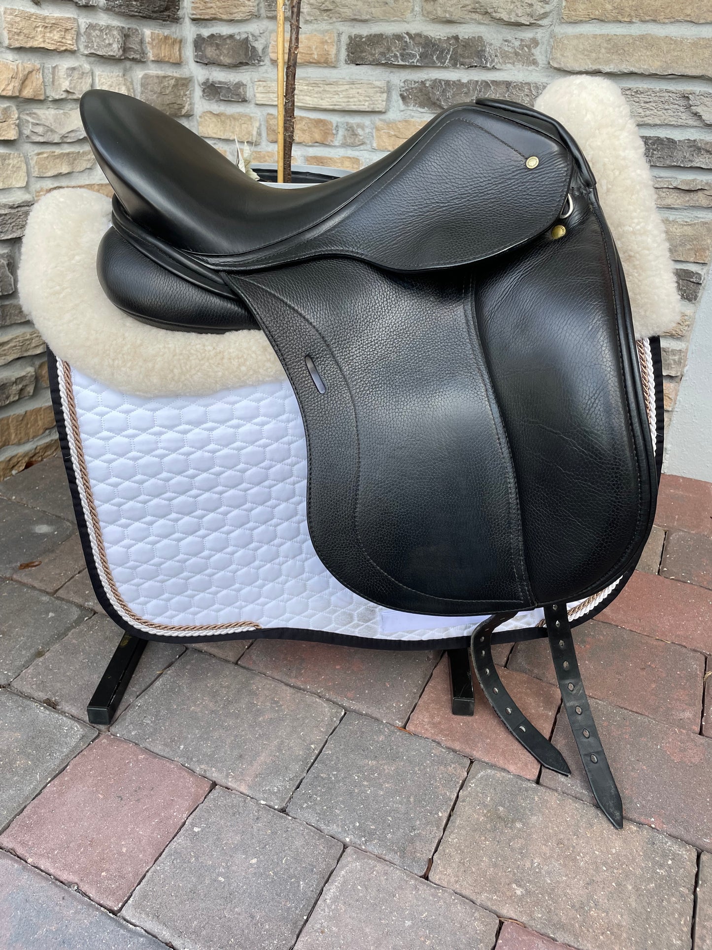 2007 17” Schleese Liberty Dressage Saddle - Medium Wide Tree