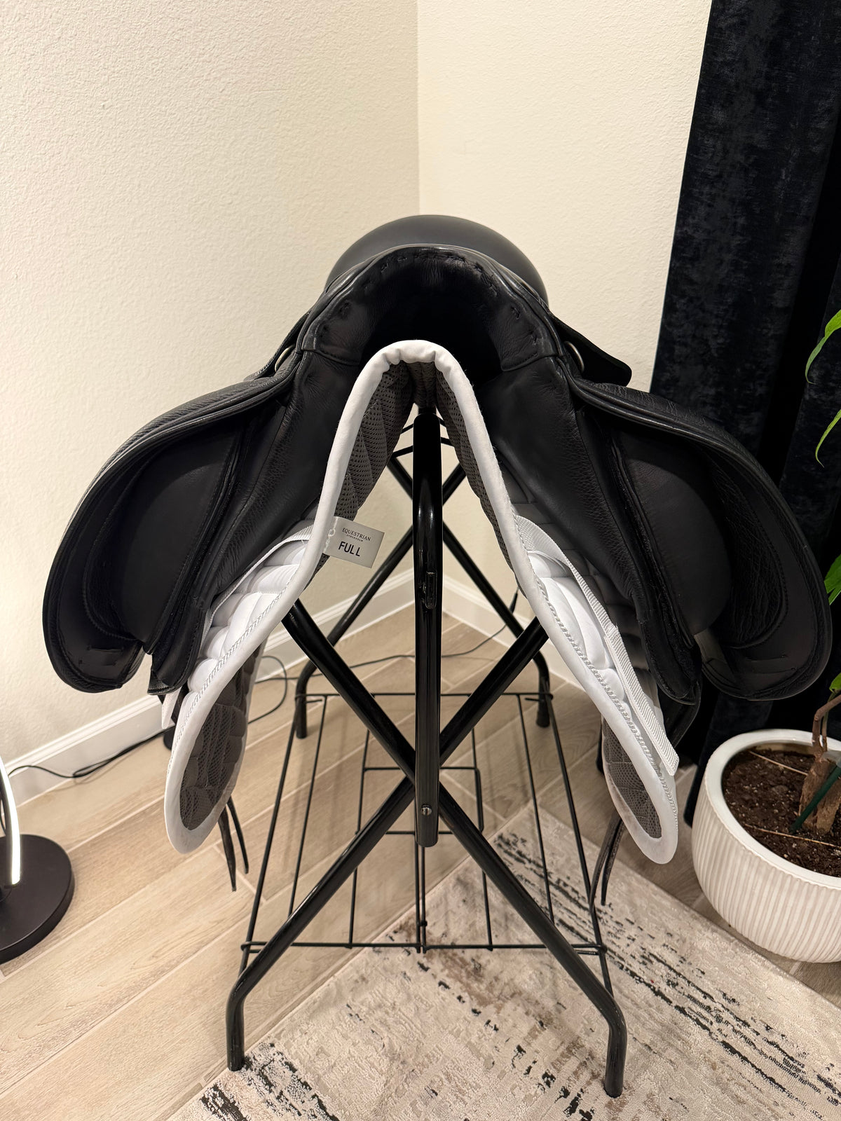 2007 17” Schleese Liberty Dressage Saddle - Medium Wide Tree
