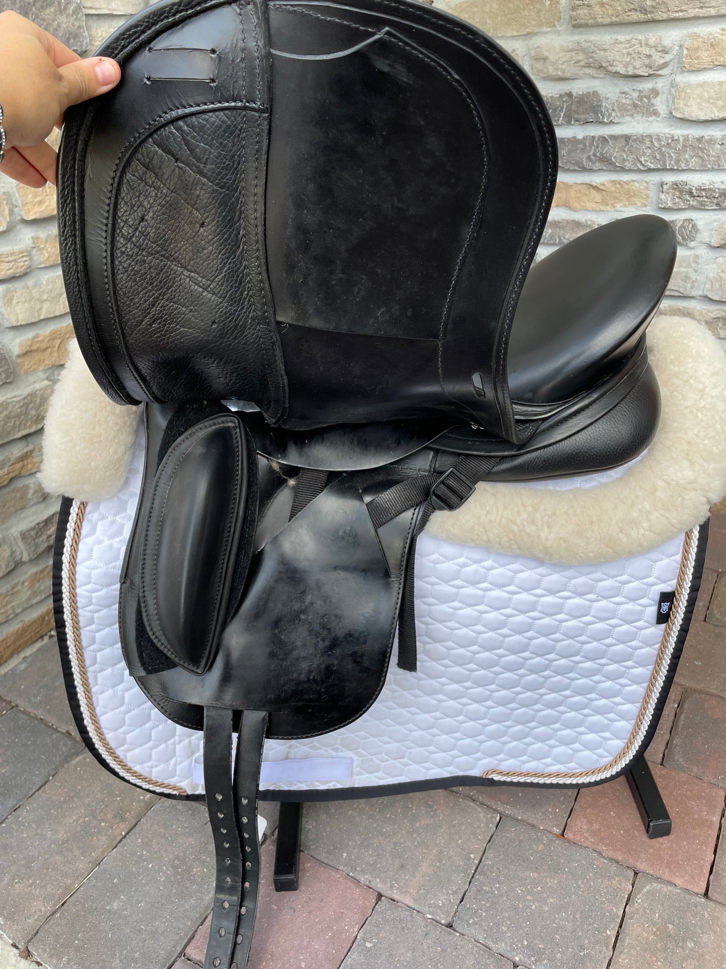 2007 17” Schleese Liberty Dressage Saddle - Medium Wide Tree