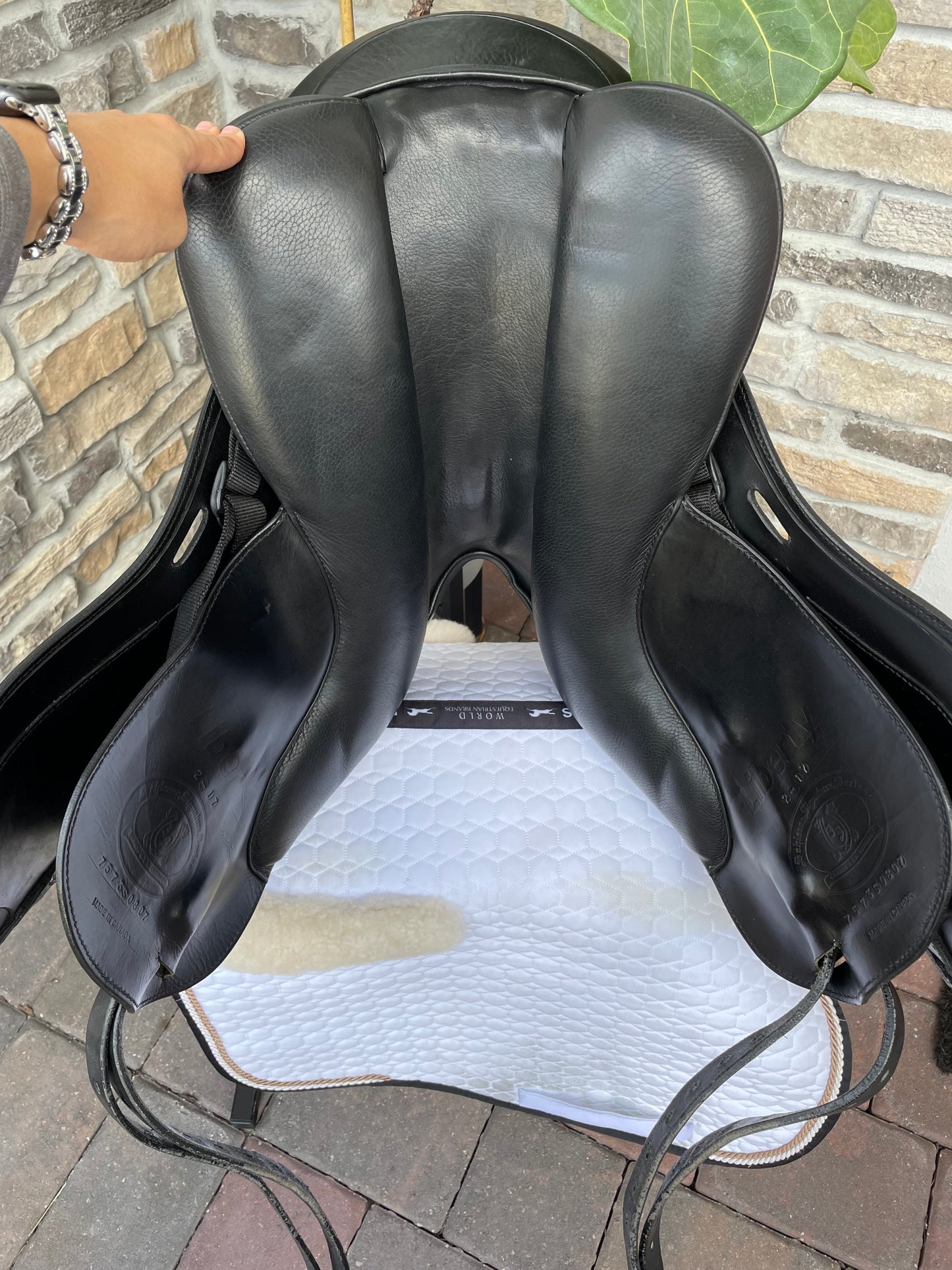 2007 17” Schleese Liberty Dressage Saddle - Medium Wide Tree