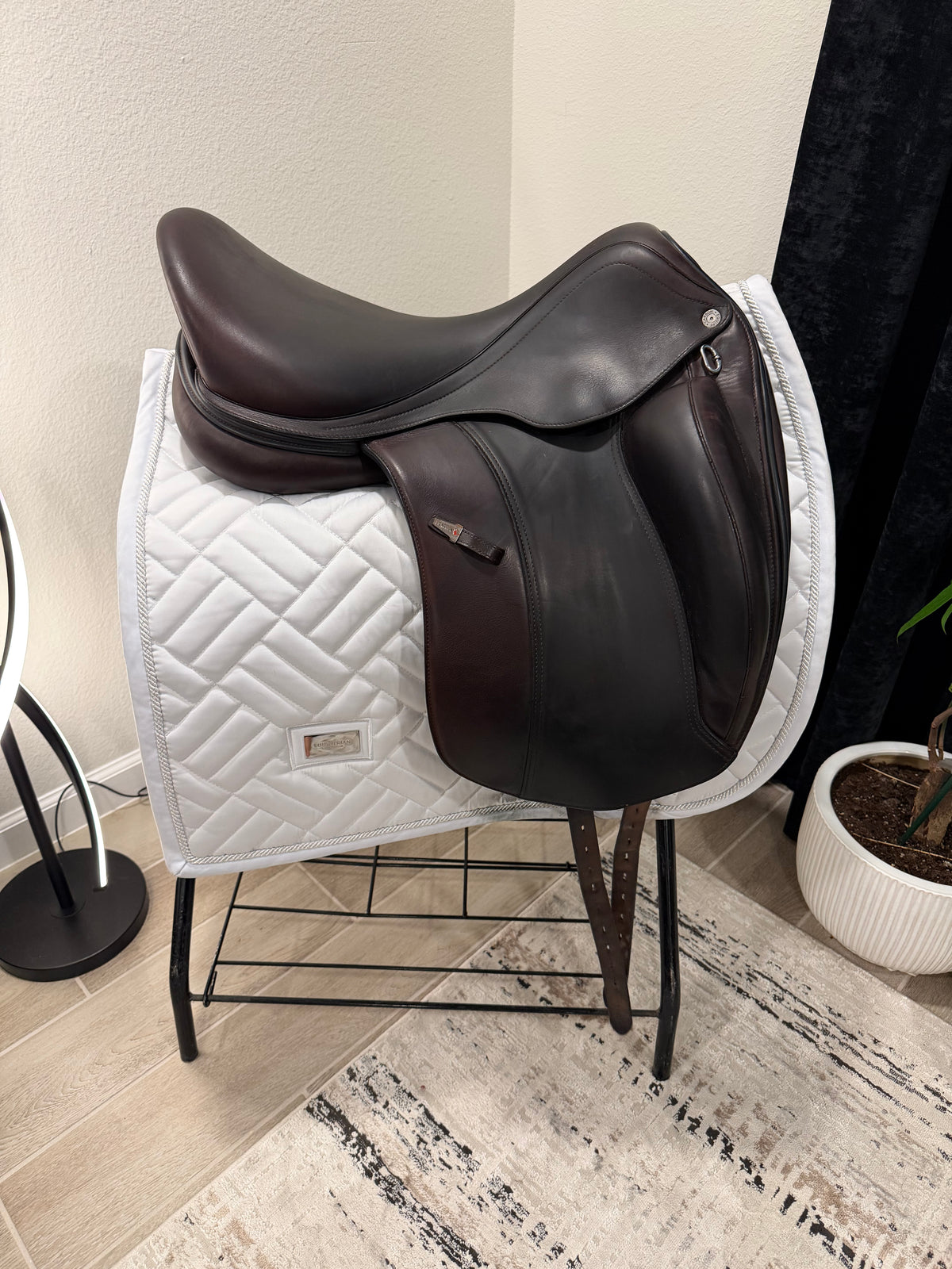 2018 Equipe Viktoria Brown Monoflap Dressage Saddle 18”