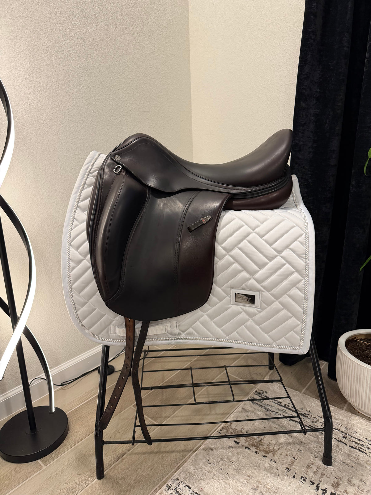 2018 Equipe Viktoria Brown Monoflap Dressage Saddle 18”