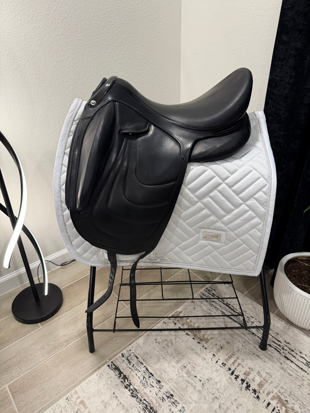 18-18.5” Devoucoux Makila Harmonie Black Dressage Saddle