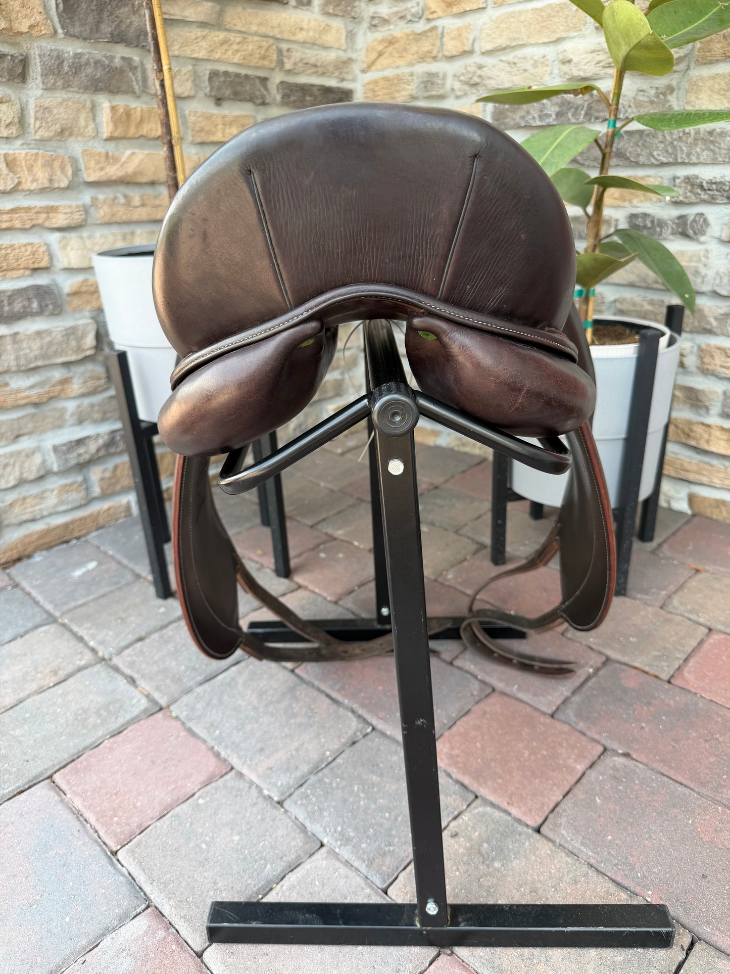 2014 17.5” Devoucoux Mendia Dressage Saddle - Normal Tree - Brown