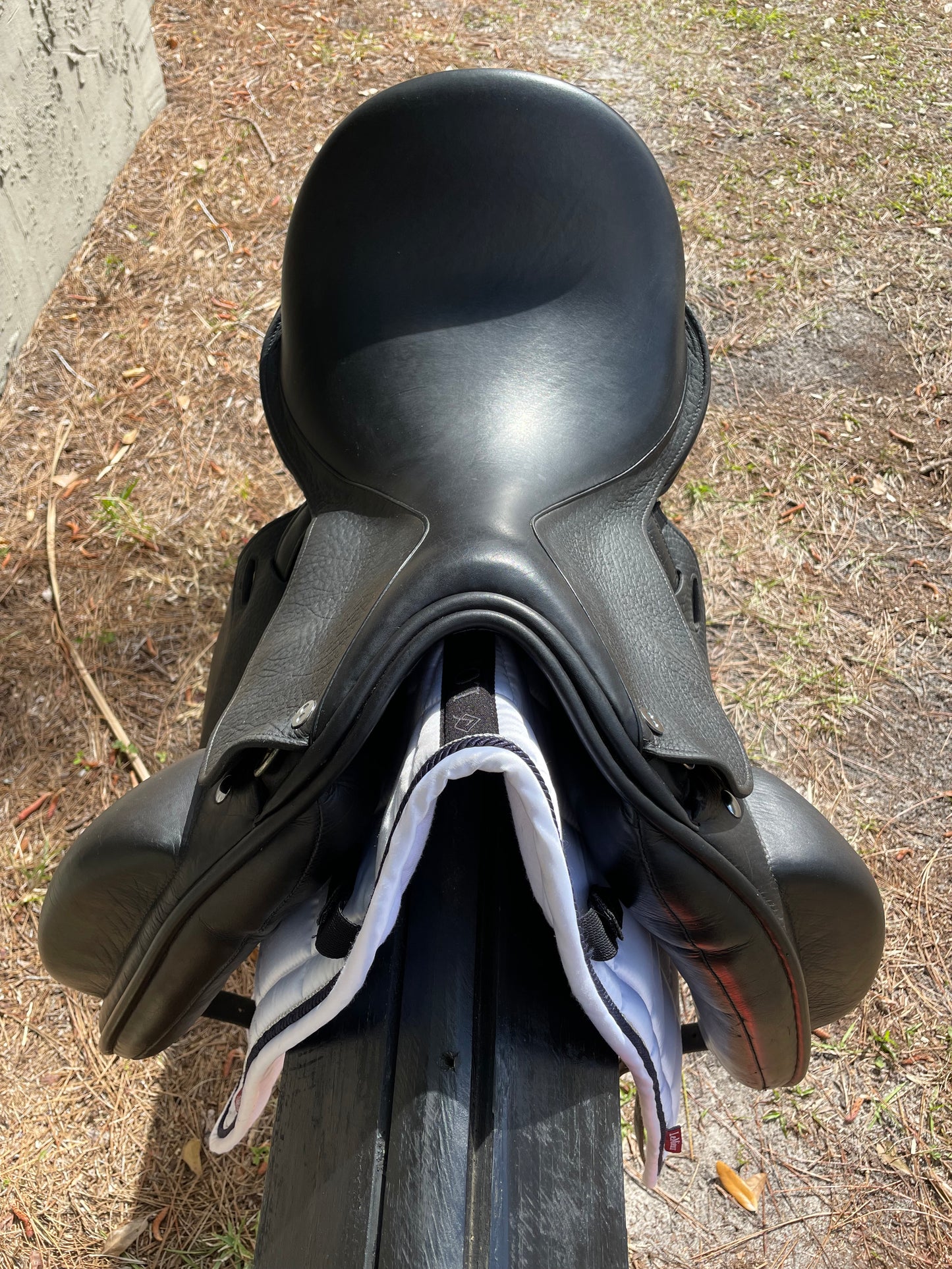 Takt 18” Dressage Saddle - Medium Wide/Wide Tree