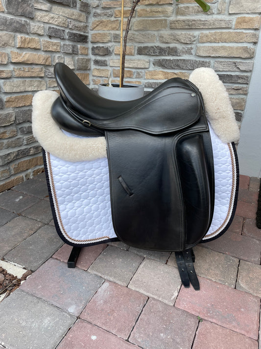 2014 County Fusion 17” Dressage Saddle - Medium Tree