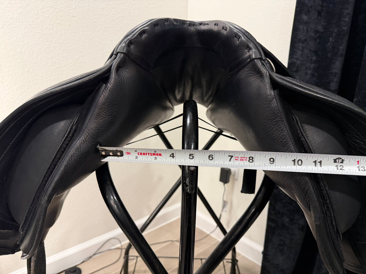 2007 17” Schleese Liberty Dressage Saddle - Medium Wide Tree